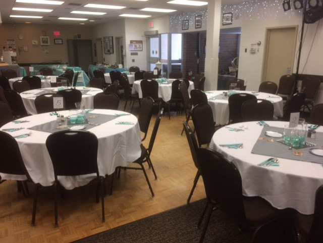 Daytime reception with white linens and teal accents